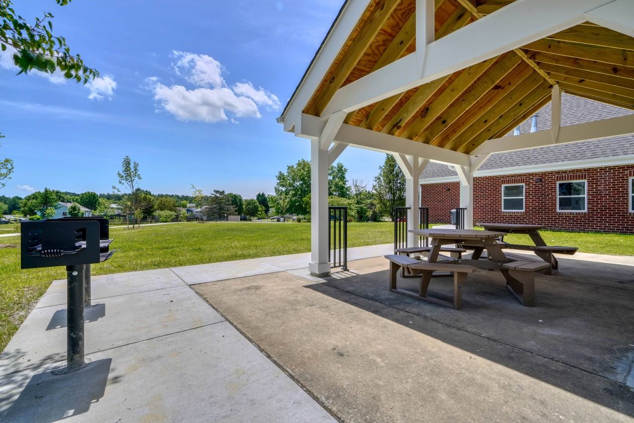 Admiral's Landing - Photo 5 of 44