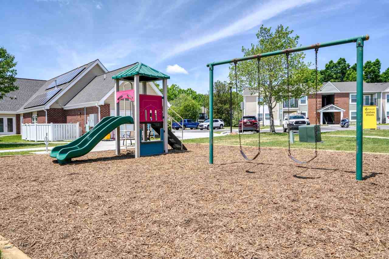 Admiral's Landing - Photo 7 of 44