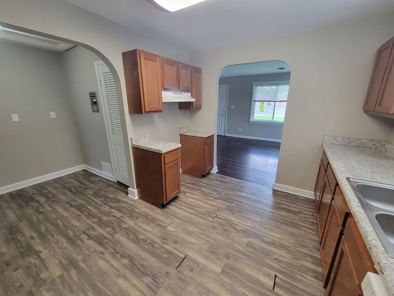 359 S Butter St - Photo 2 of 16