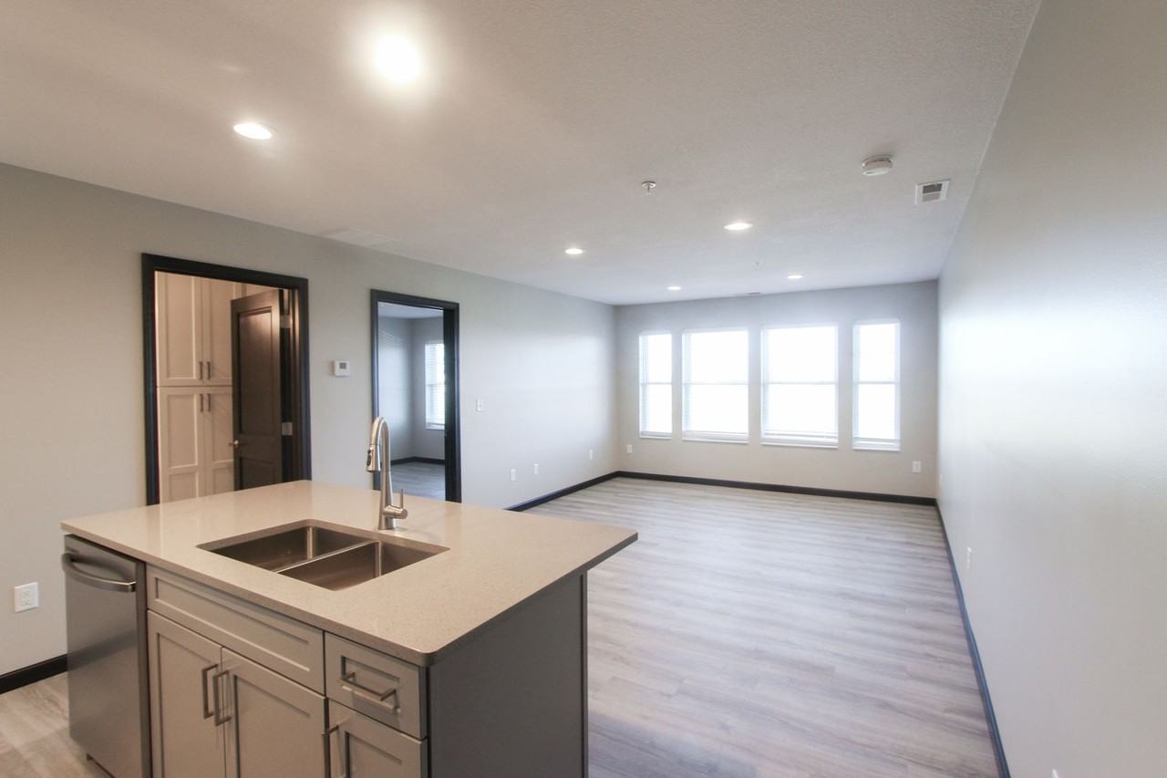 2000 Legacy Ln #207 - Photo 6 of 28