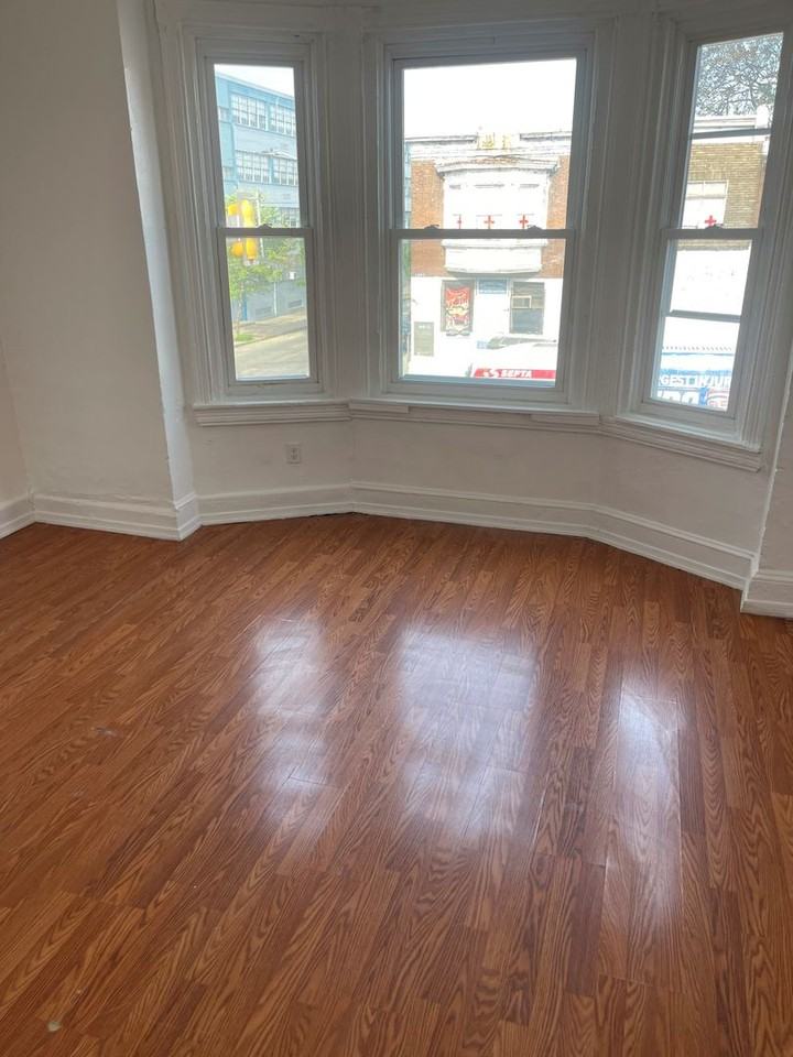 331 S 52nd St - Photo 3 of 5