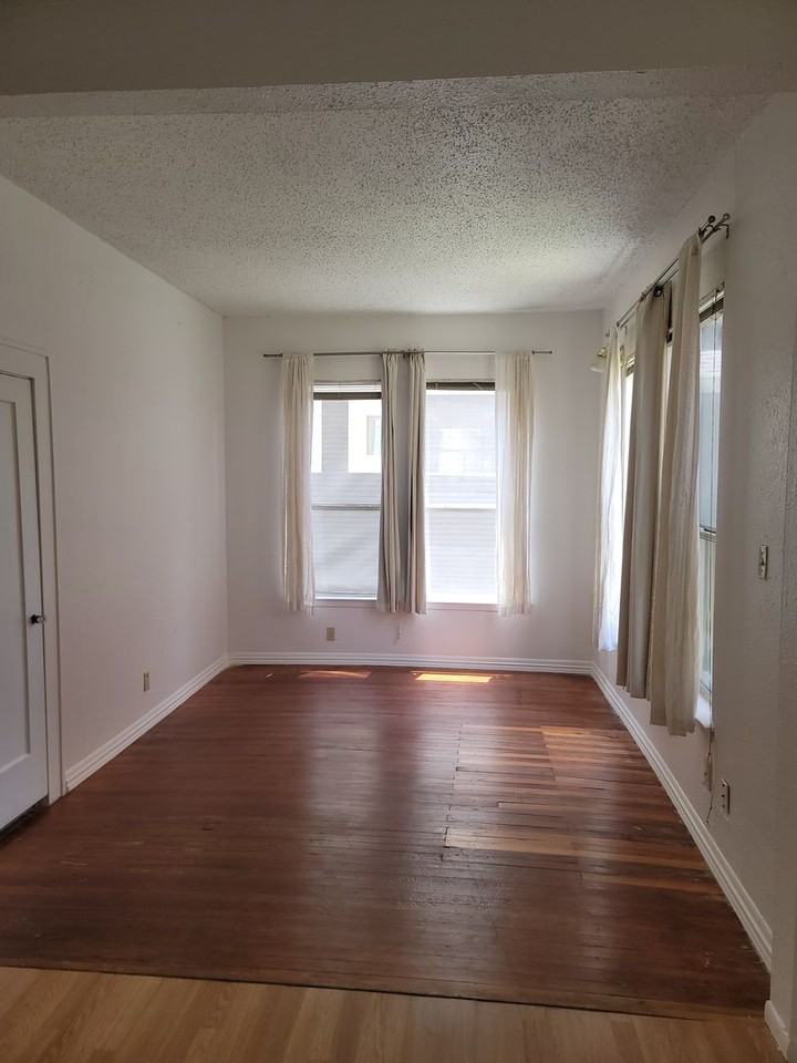 1607 Palma Plz #C - Photo 2 of 14