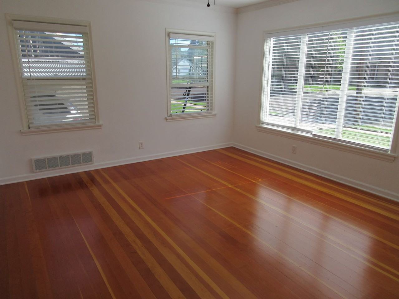 492 S 150 W - Photo 2 of 20