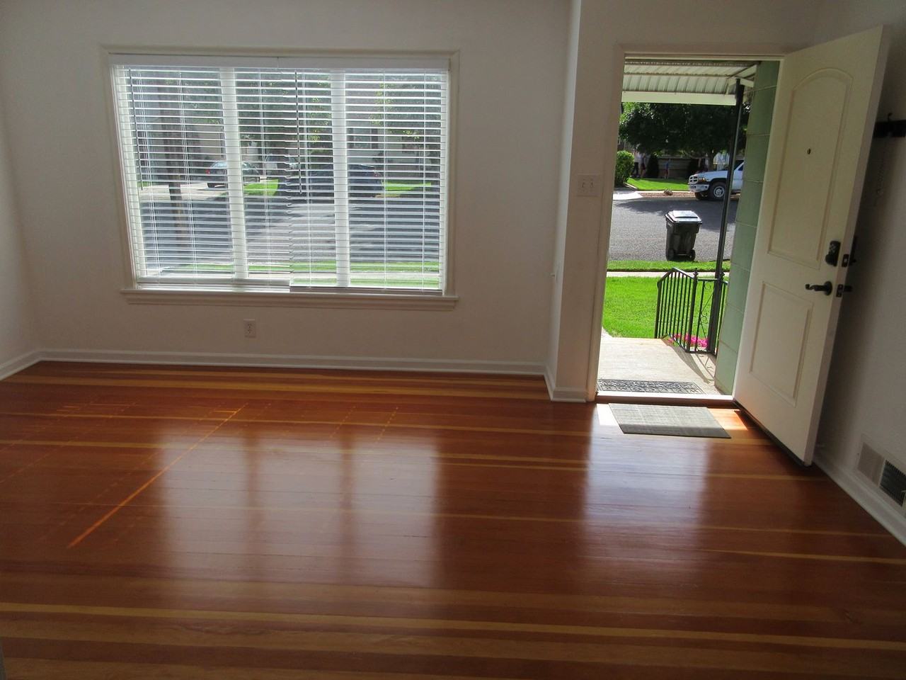 492 S 150 W - Photo 3 of 20