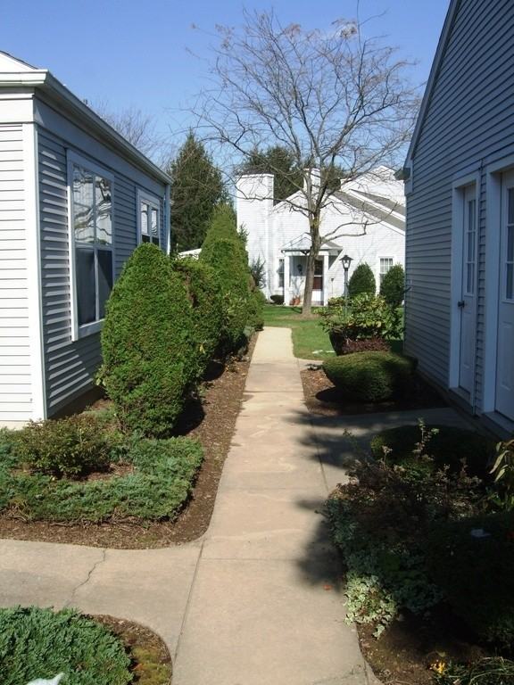 2133 Wexford Rd - Photo 3 of 28