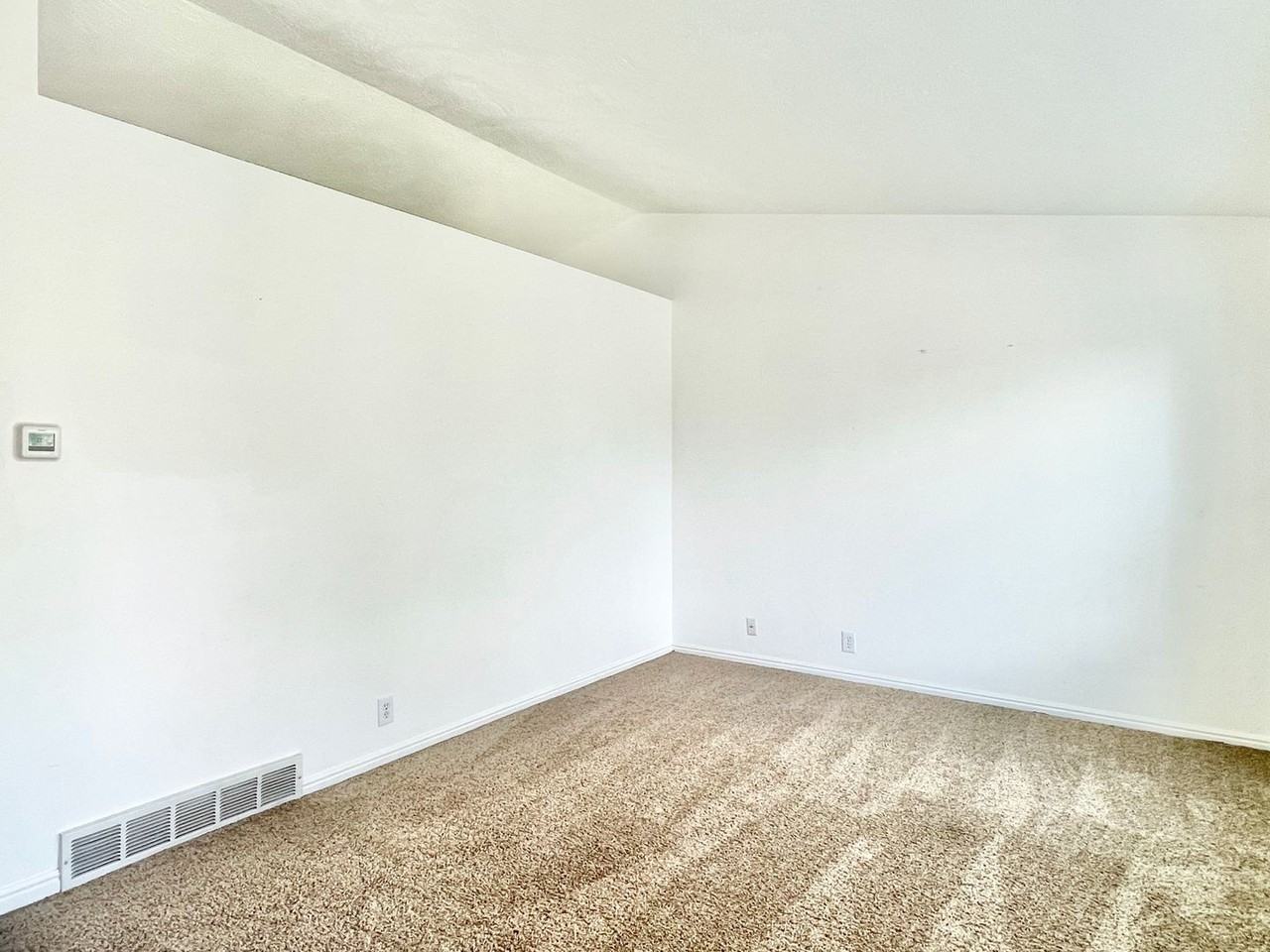 617 E Orangewood Ln - Photo 2 of 35