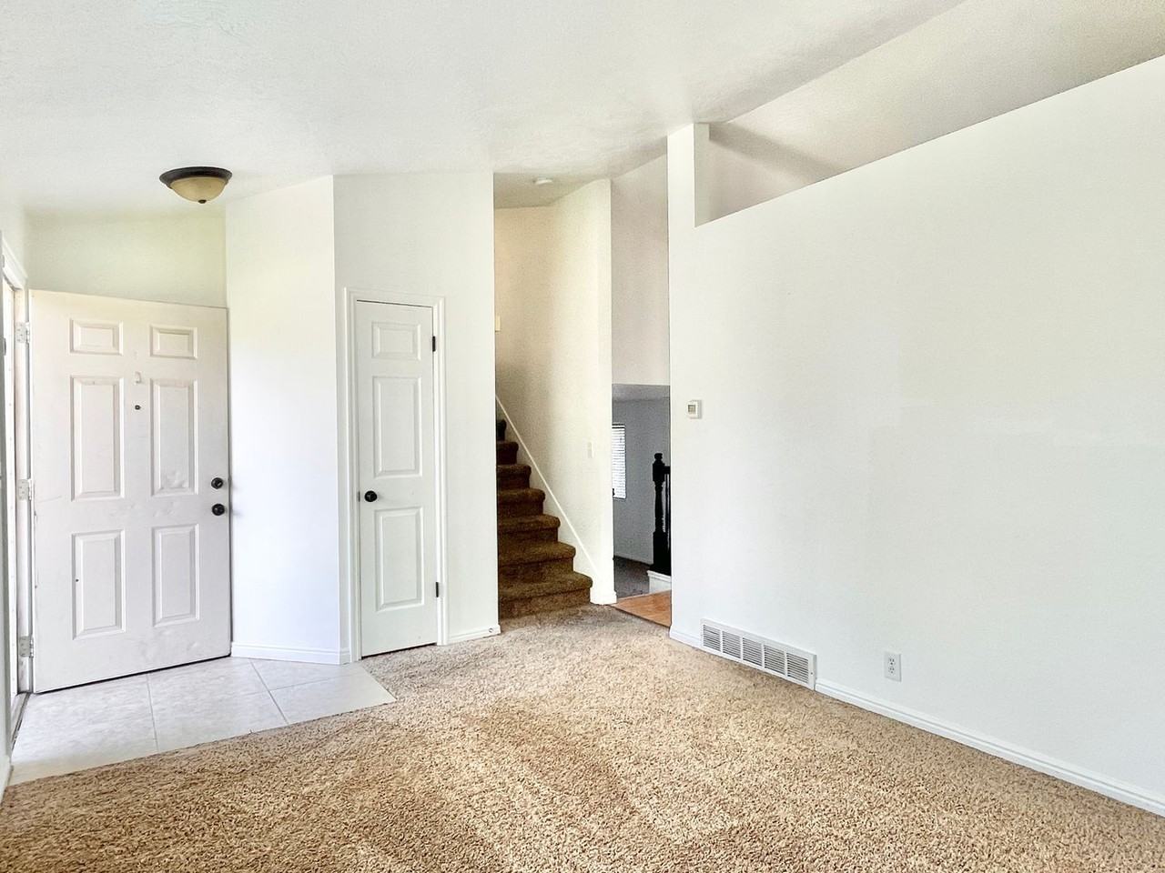 617 E Orangewood Ln - Photo 5 of 35