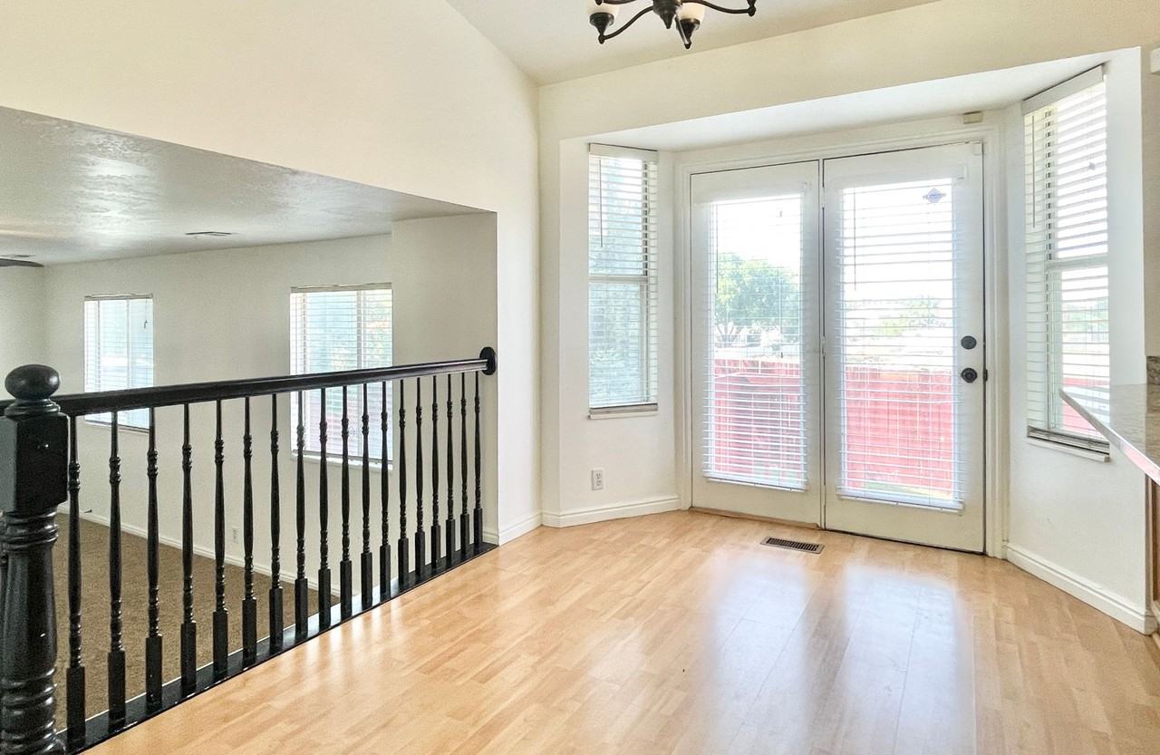 617 E Orangewood Ln - Photo 6 of 35