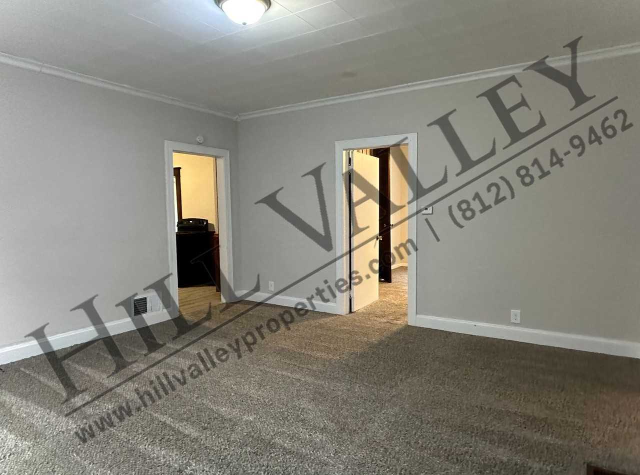 1106 S 10th St - Photo 2 of 13