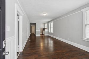 featured image of 923 W Victory Dr