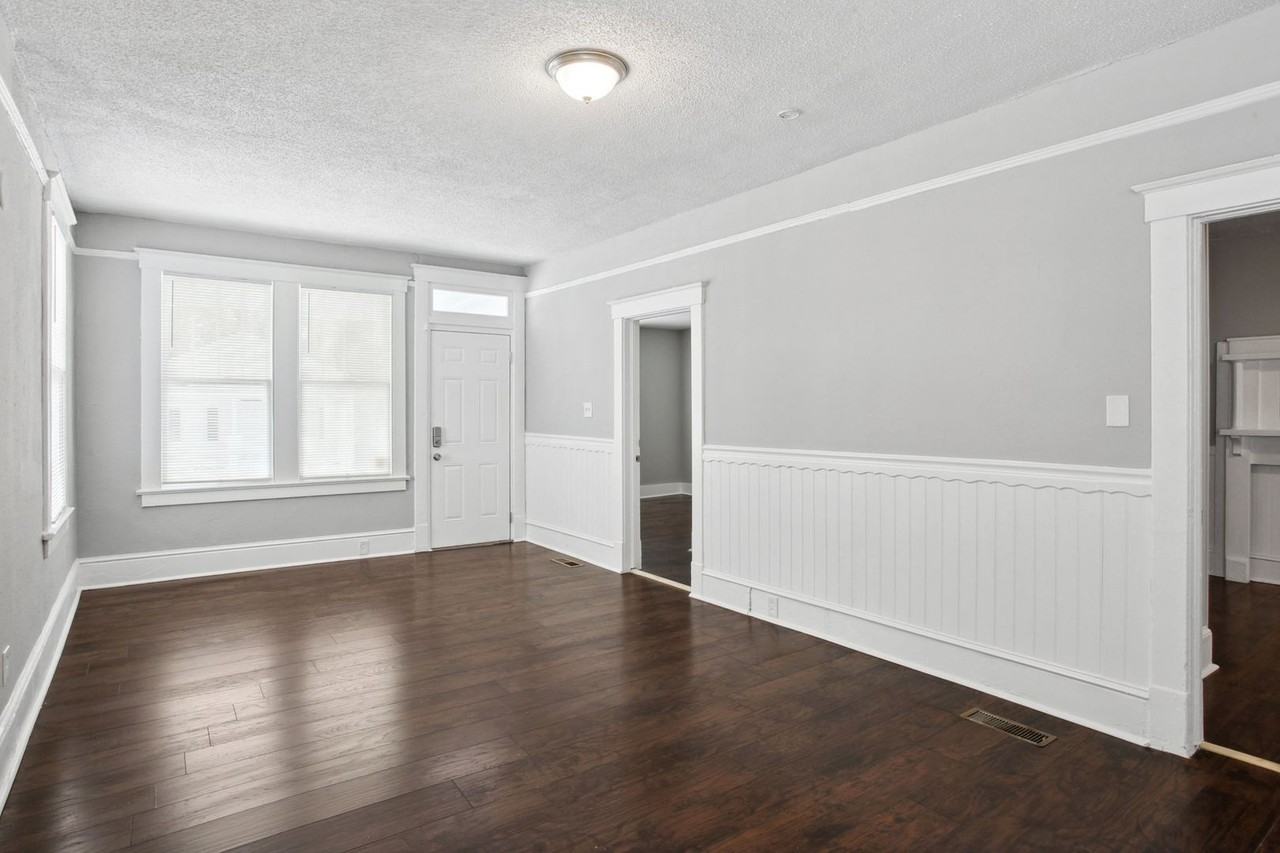 923 W Victory Dr - Photo 3 of 23