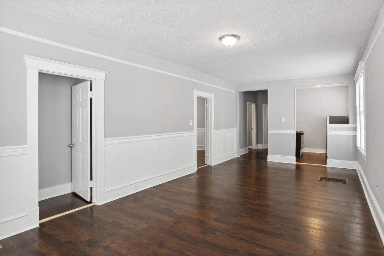 923 W Victory Dr - Photo 4 of 23