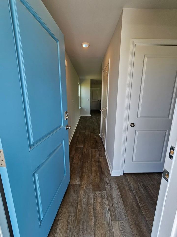 223 Cleat Dr - Photo 2 of 11