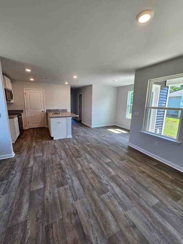 223 Cleat Dr - Photo 5 of 11
