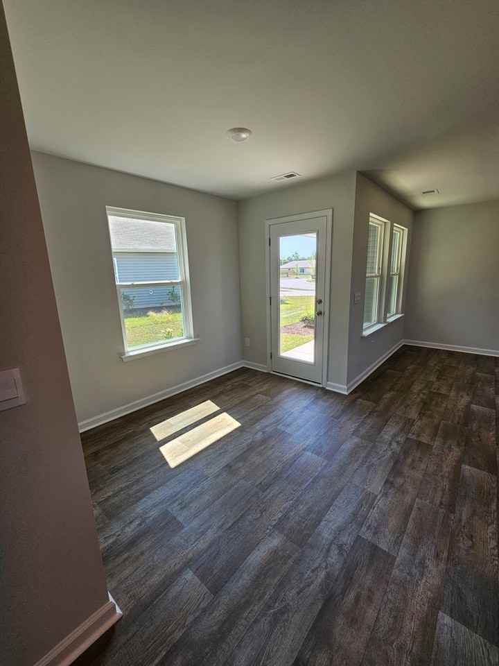 223 Cleat Dr - Photo 7 of 11