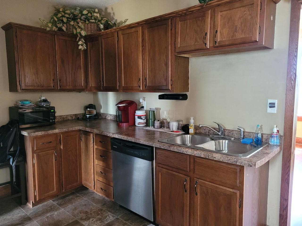 223 Riverside Dr Se - Photo 2 of 7