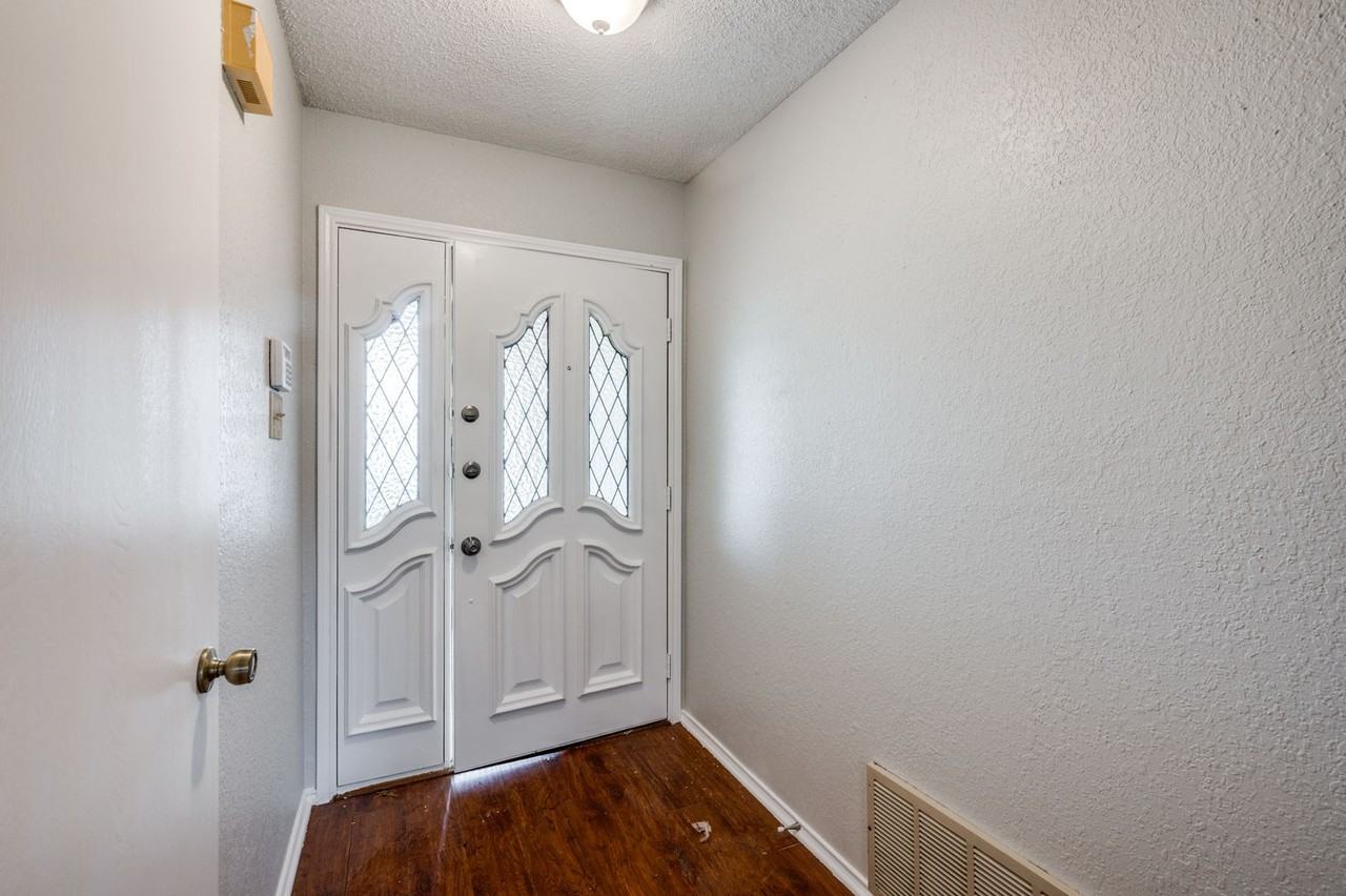 618 Betsy Ross Dr - Photo 2 of 25