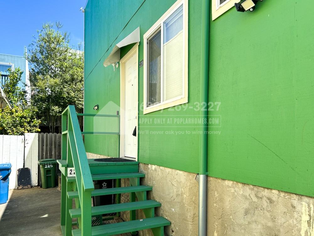 229 Gambetta St - Photo 2 of 18