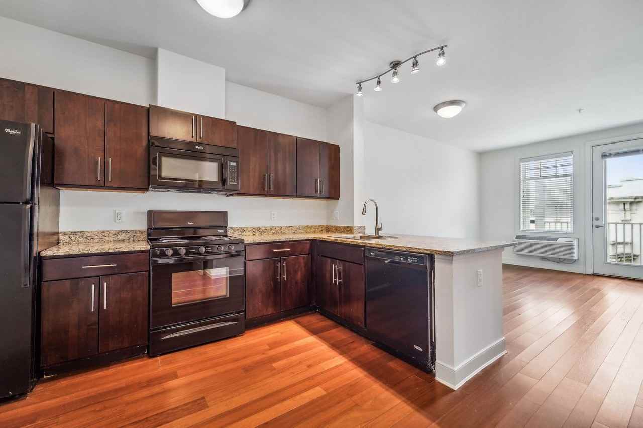 Meridia Main Station - Photo 4 of 37