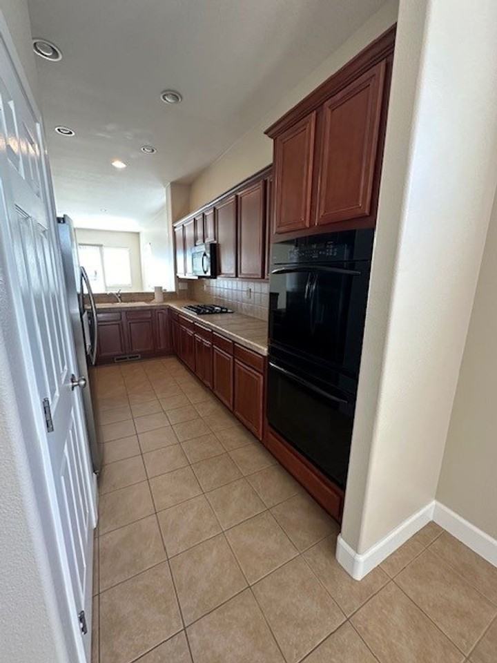 5759 Reno Rental Finders - 5759 Desert Mirage Dr., Sparks, NV 89436 - Photo 7 of 22