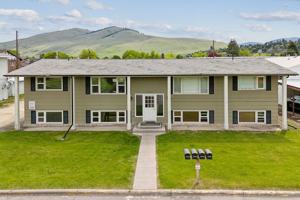 featured image of 3210 Stephens Ave