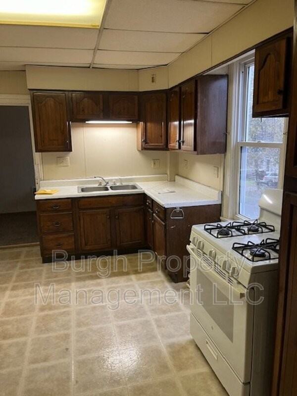 304 S 11th St - Photo 2 of 35