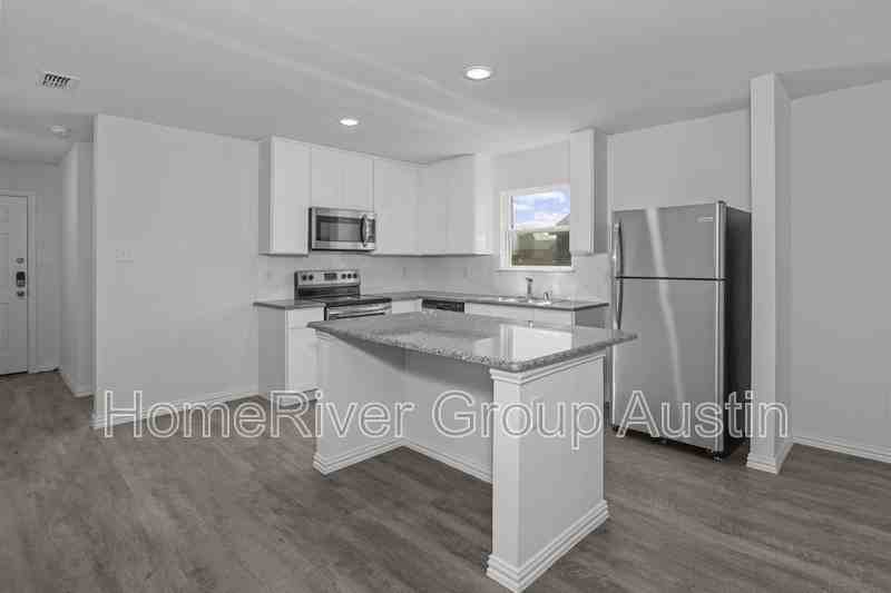 1311 N 11th St - Photo 2 of 17