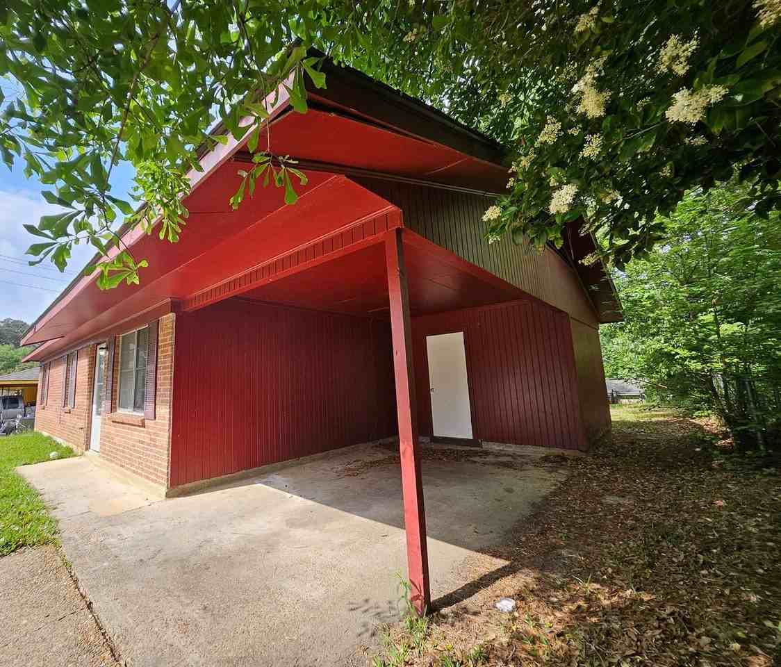 207 Hickory St - Photo 3 of 24