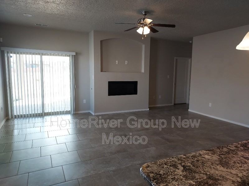 3327 Ilford Rd Ne - Photo 2 of 22