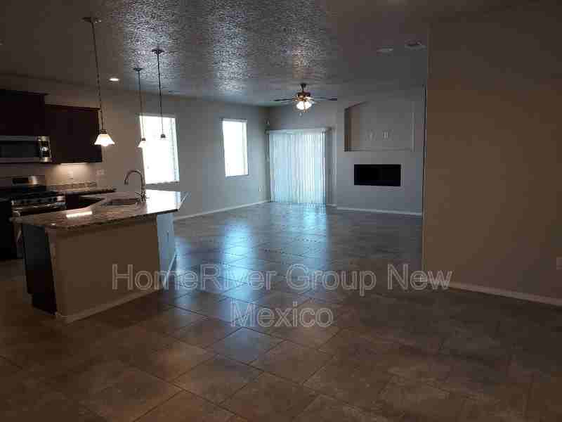 3327 Ilford Rd Ne - Photo 3 of 22