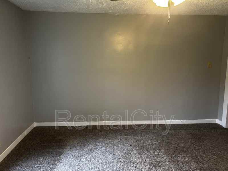 3051 Anderson St - Photo 2 of 9