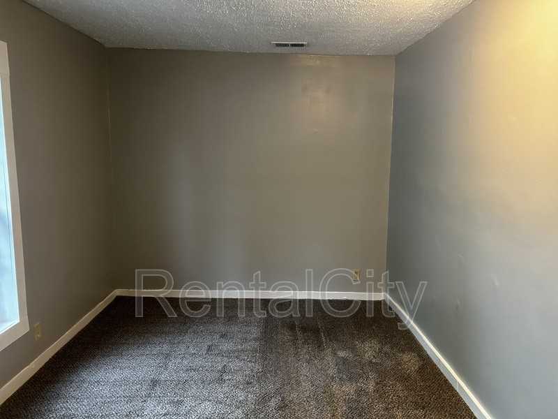 3051 Anderson St - Photo 3 of 9