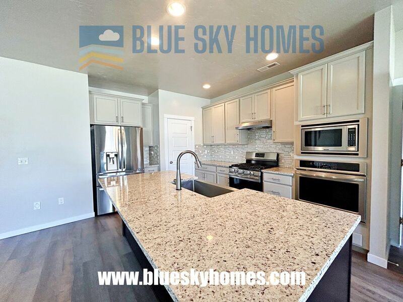 2572 E Mariposa Dr - Photo 3 of 17