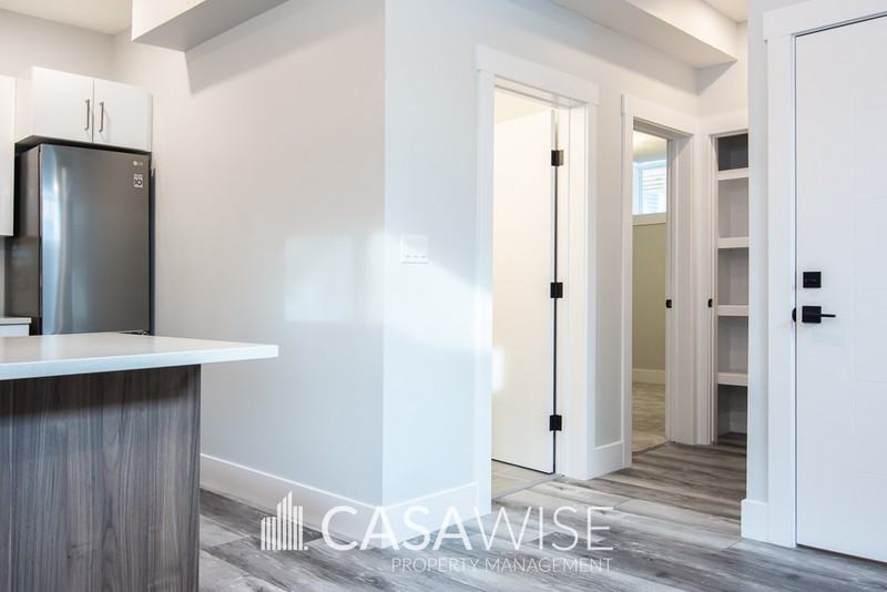 10934 23 Avenue NW #BS - Photo 5 of 8