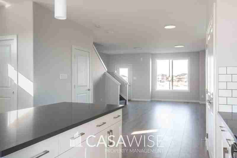 566 Kleins Cres #MAIN - Photo 5 of 15