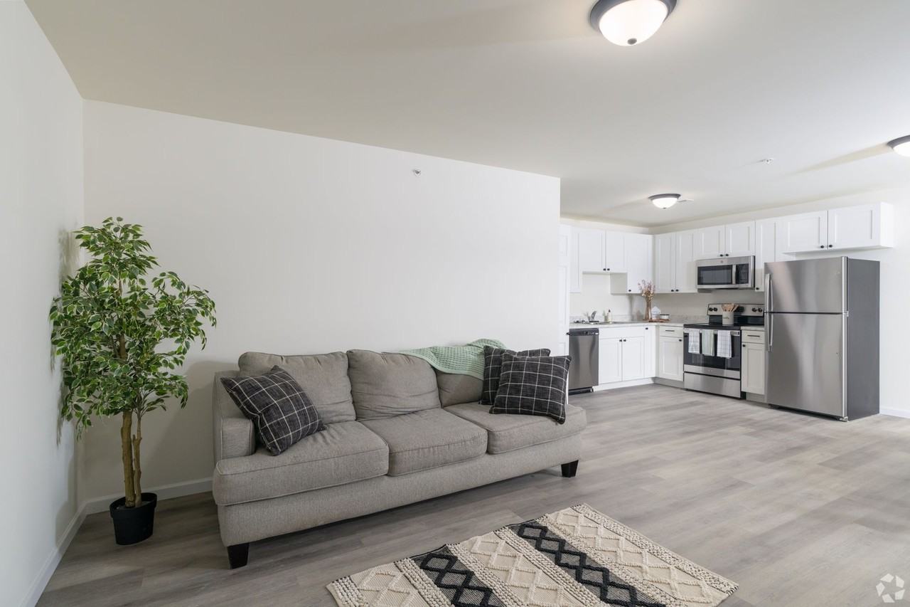 Brand new 2 bedroom 2 bathroom garden style apartments! - Photo 2 of 13