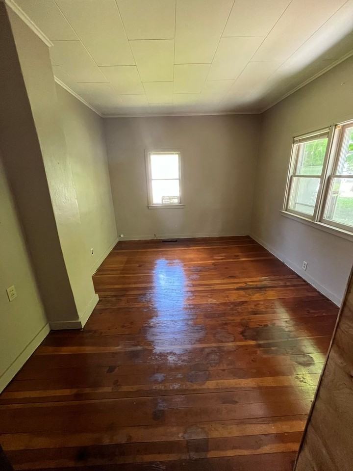 133 N 1st St - Photo 3 of 6