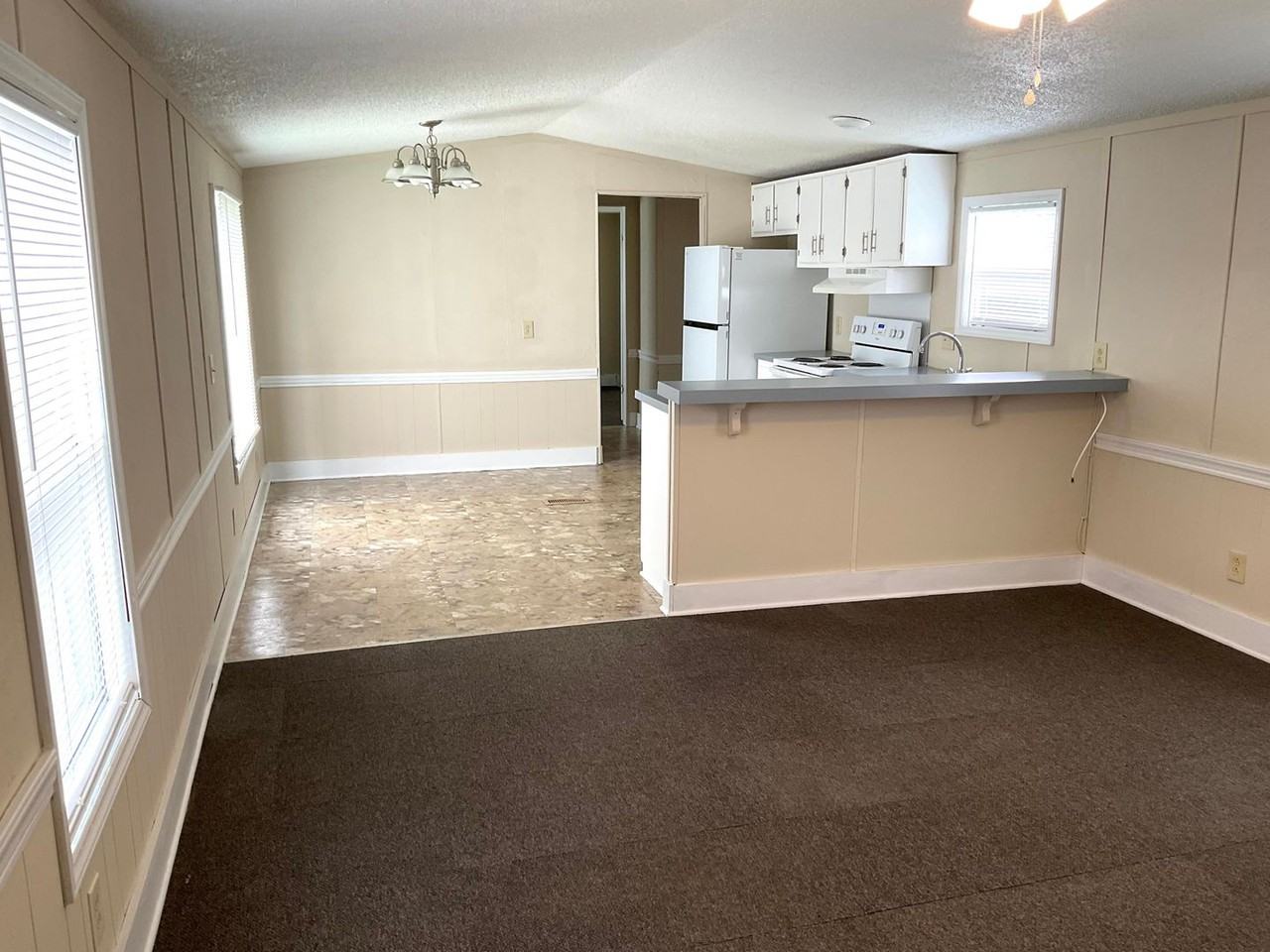 115 Davis St - Photo 4 of 20