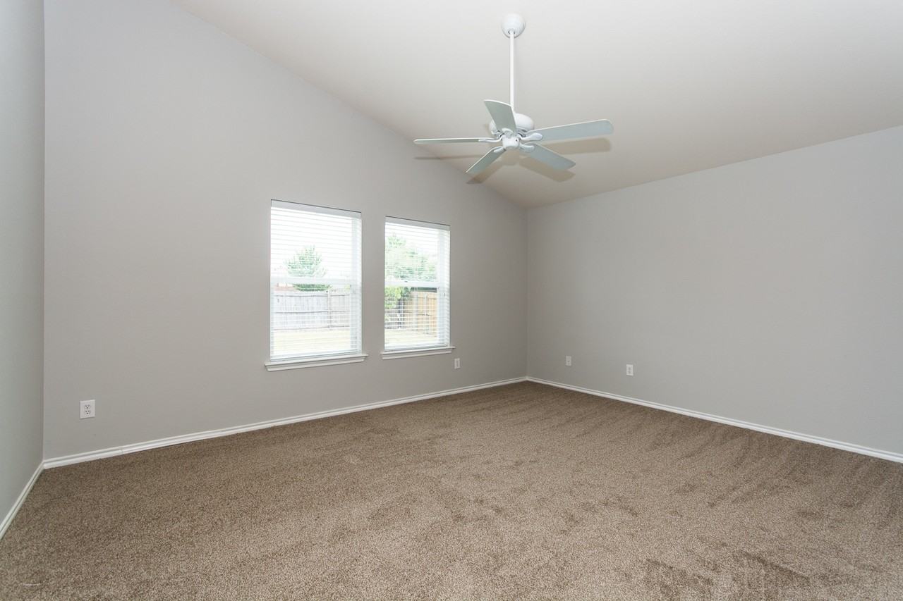 1413 Gordon Dr - Photo 2 of 37