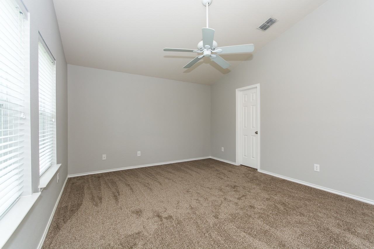 1413 Gordon Dr - Photo 4 of 37