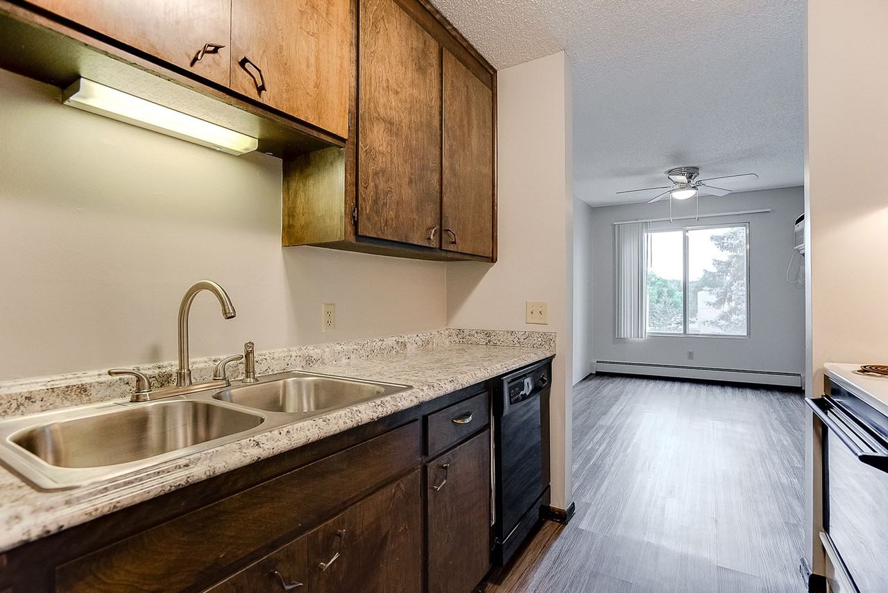 Caravelle Apartments | St. Anthony - Photo 6 of 16