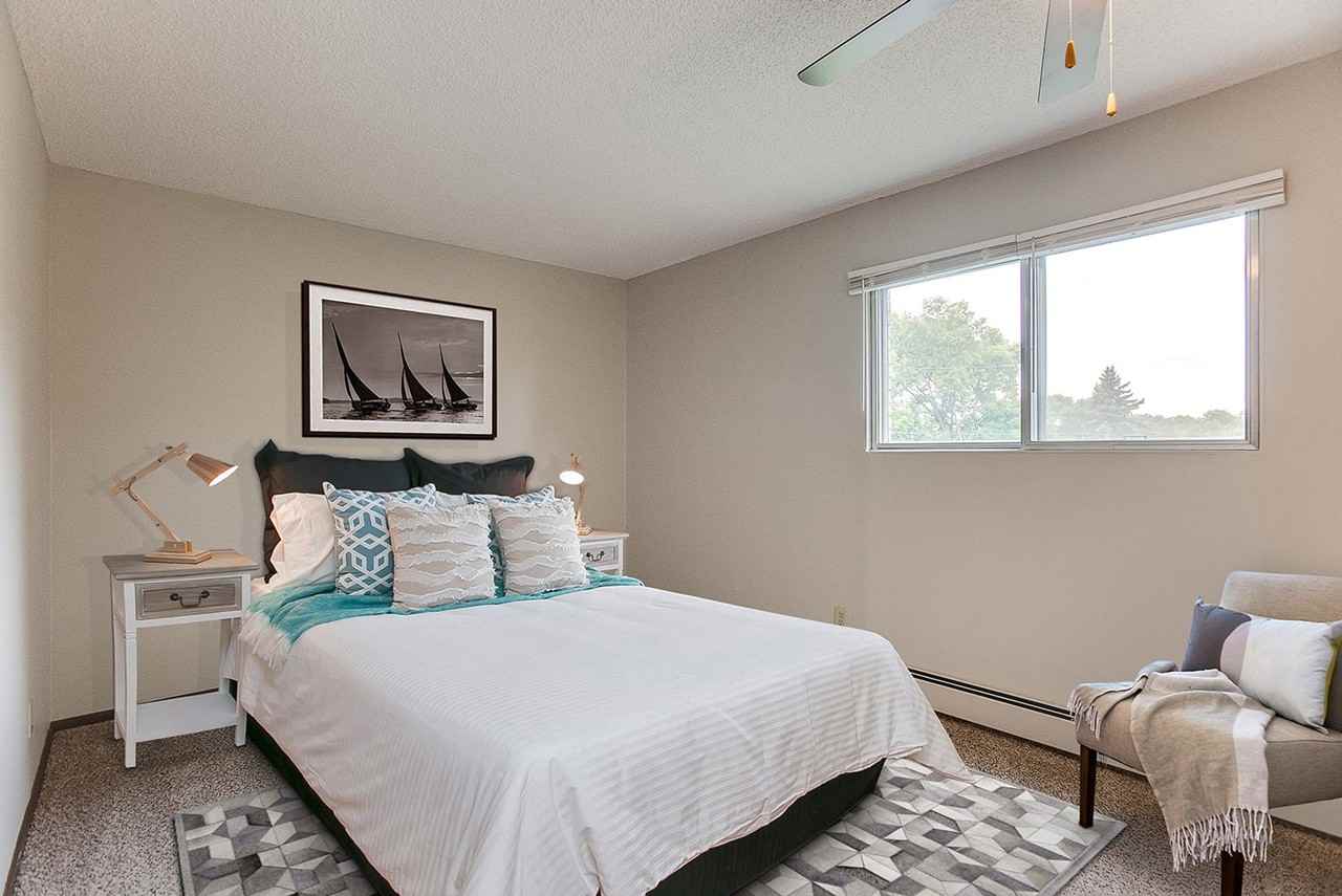 Caravelle Apartments | St. Anthony - Photo 3 of 16