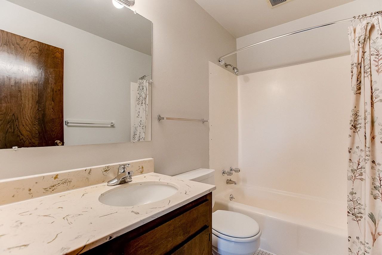 Caravelle Apartments | St. Anthony - Photo 4 of 16