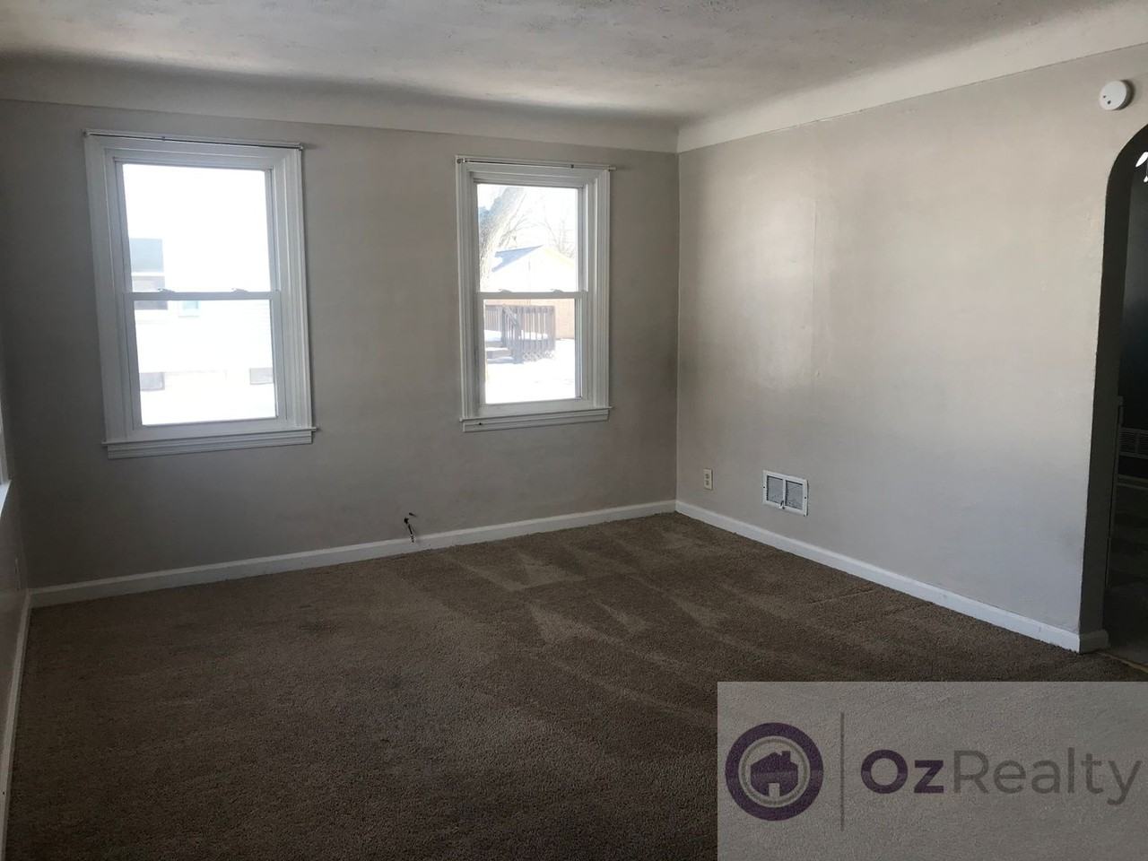 123 S Masters Court - Photo 3 of 8