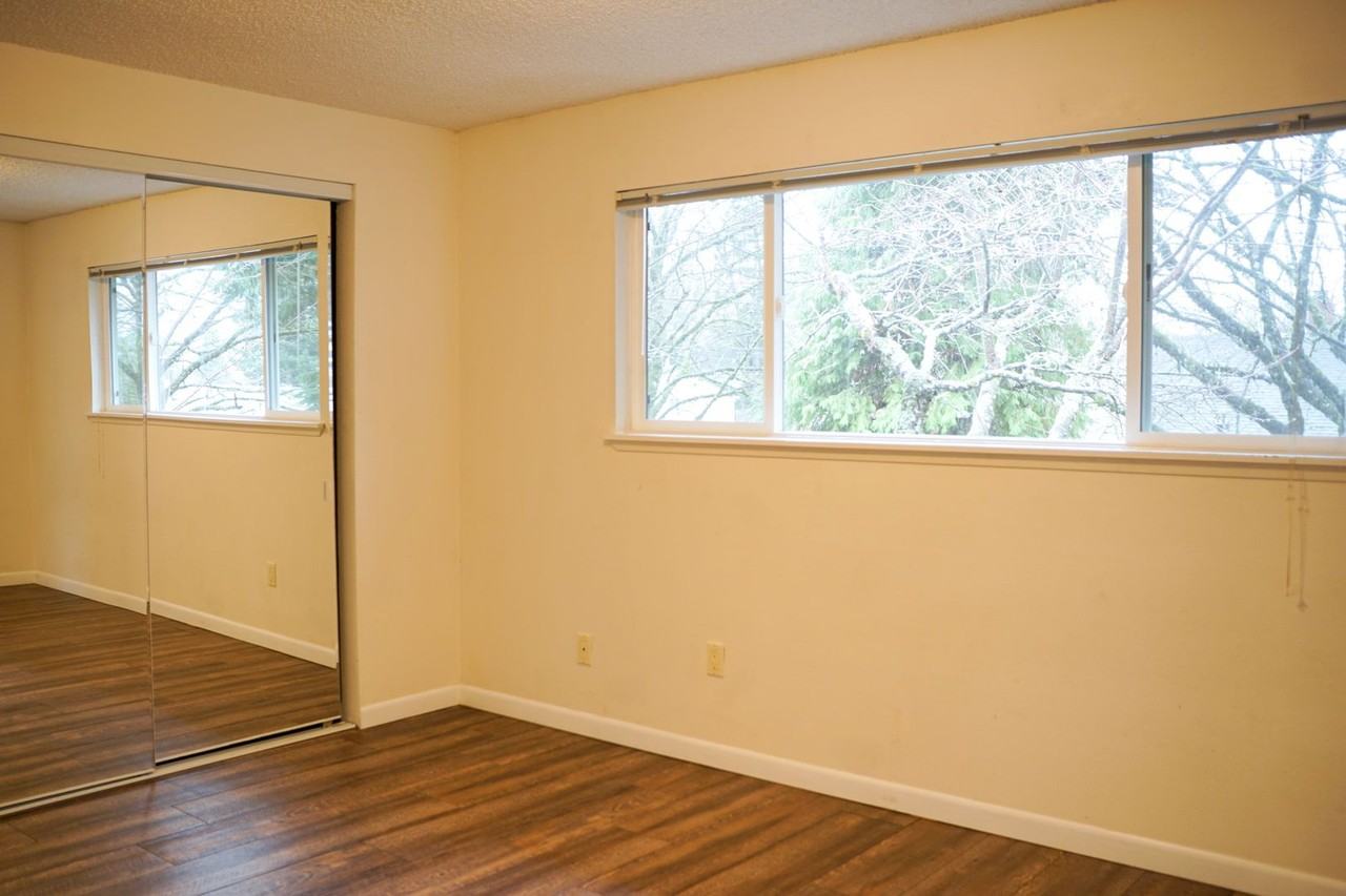 2775 Ne Division St #B - Photo 6 of 10