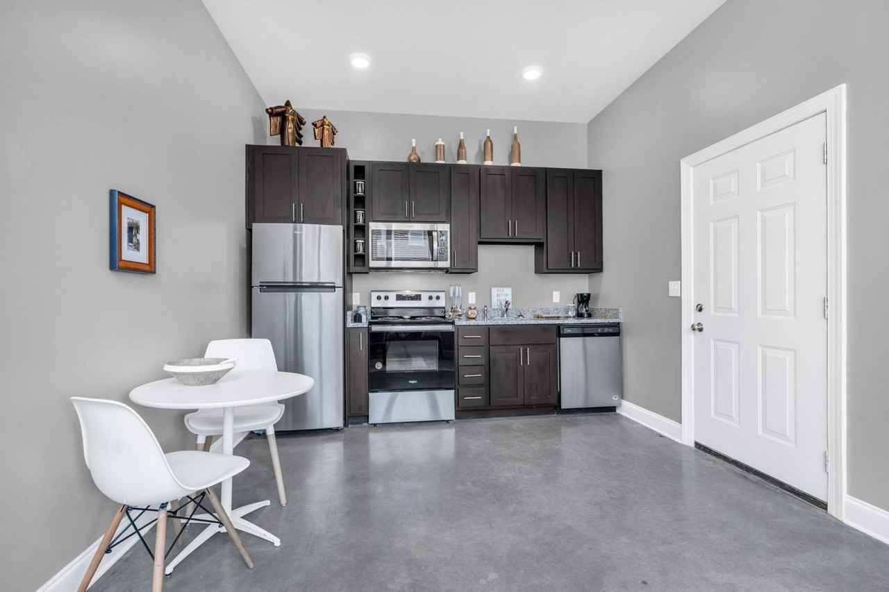 Bailey Row - 2111 - Photo 4 of 10