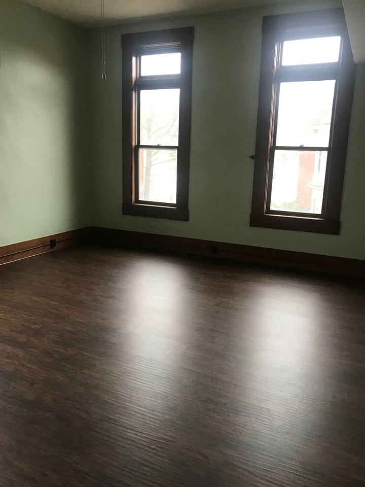 916-928 Main Street - Photo 3 of 6