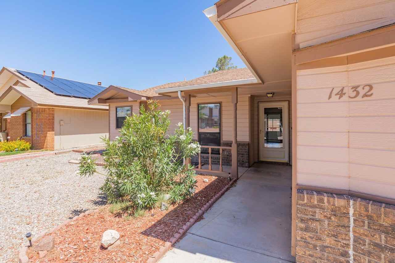 1432 Discovery Ave - Photo 3 of 36