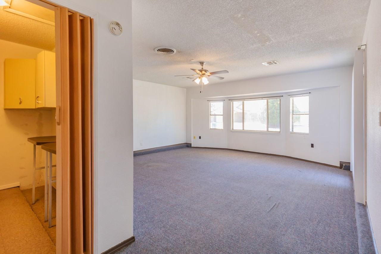 1432 Discovery Ave - Photo 6 of 36