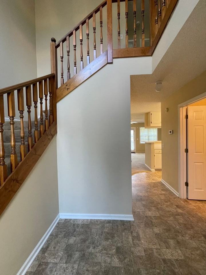 133 Commons Dr - Photo 3 of 26